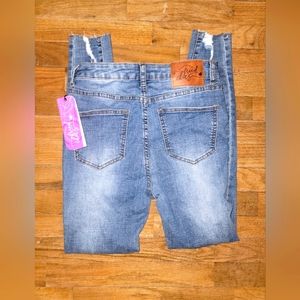 SOUTHERN FRIED CHICS DISTRESSED JEANS: SZ 4